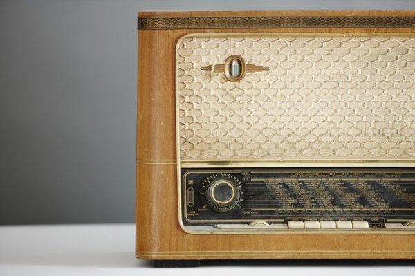 radio-1773304_640